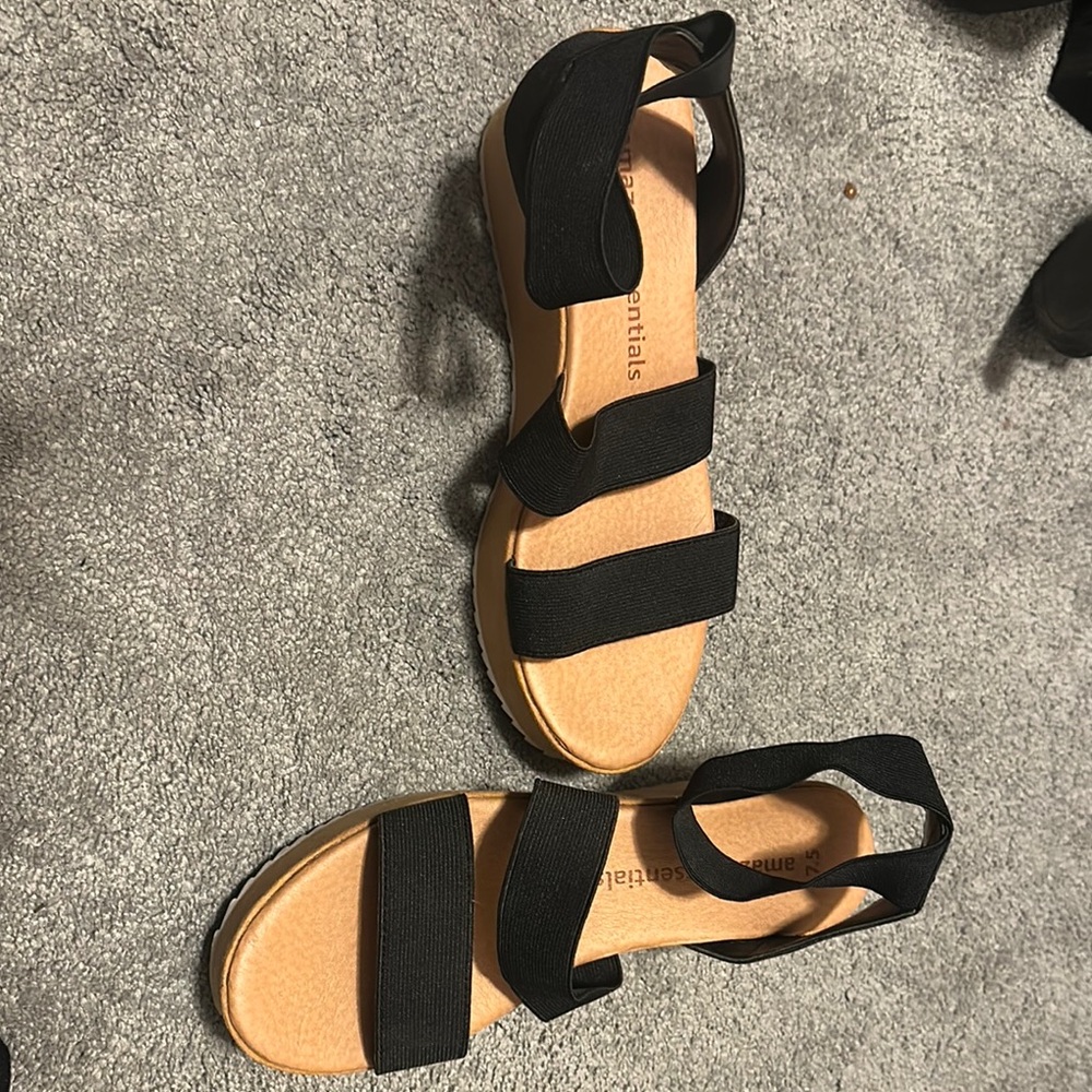 Amazon Essentials Black Sandals with Modern Design